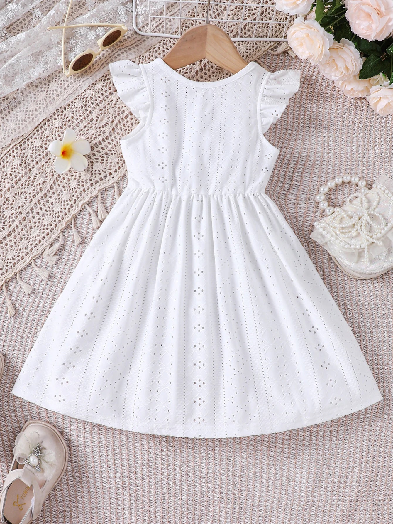 Chic Summer Cut-Out Dress with White Bow Detail: A Must-Have for the Season!