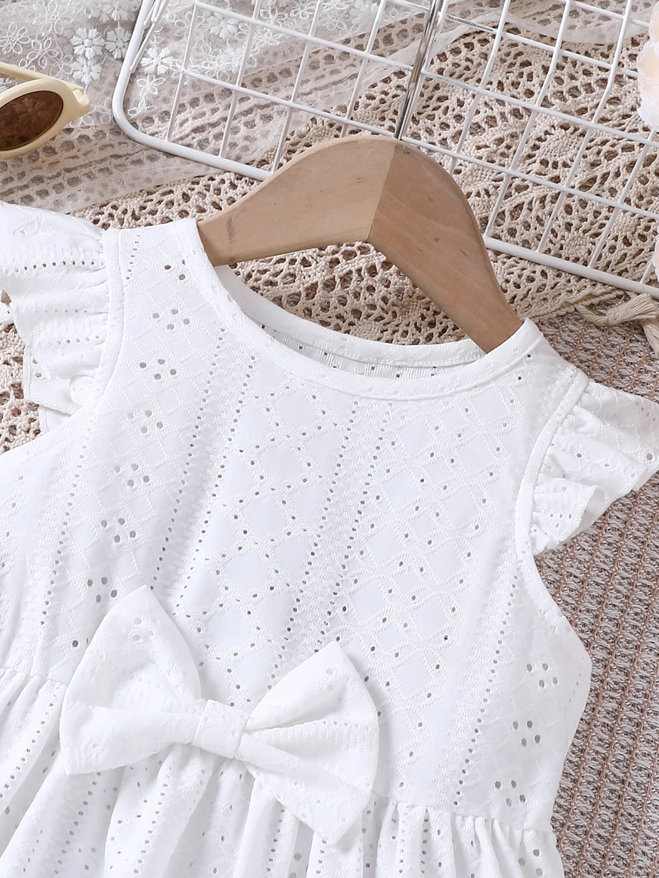 Chic Summer Cut-Out Dress with White Bow Detail: A Must-Have for the Season!